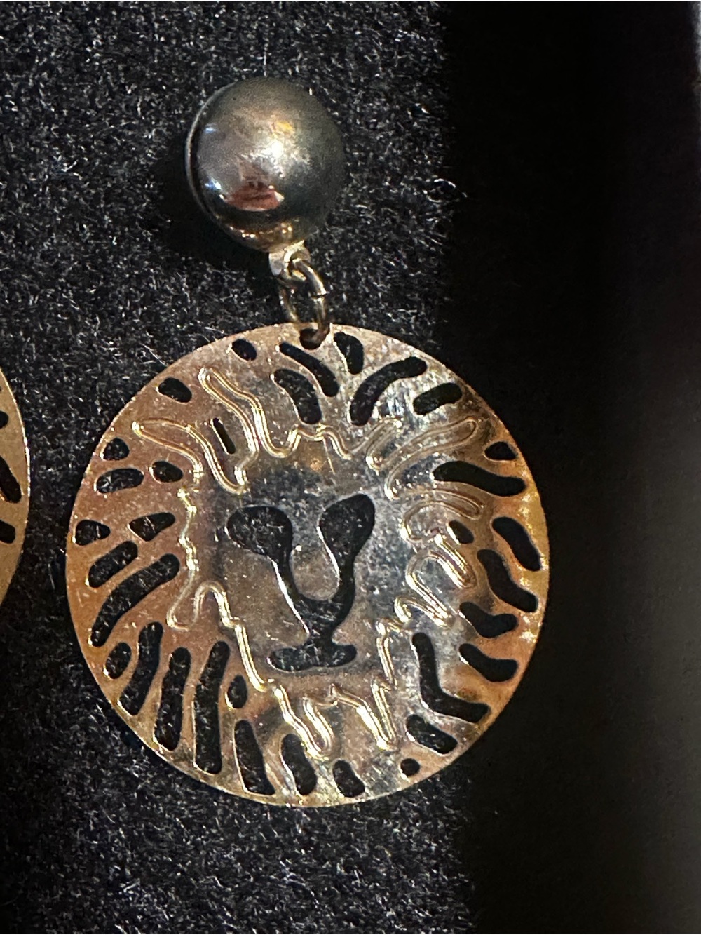 Vintage Anne Klein earrings gold toned - Picture 3 of 3